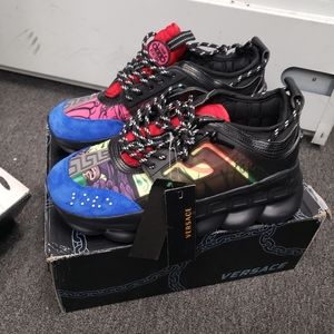 Versace chain reaction